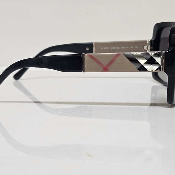 Burberry Nova Check Sunglasses - Picture 15 of 16